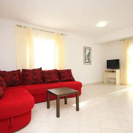 Family Friendly With A Swimming Pool Okrug Gornji, Ciovo - 10401 Apartament