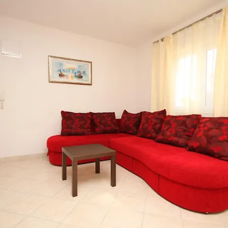 Family Friendly With A Swimming Pool Okrug Gornji, Ciovo - 10401 Apartament